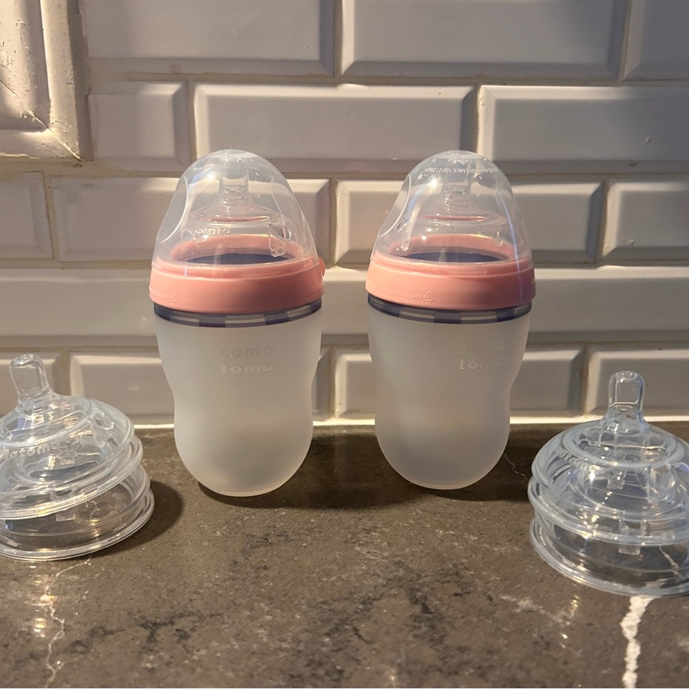 Comotomo Baby Bottles with Pink Lids